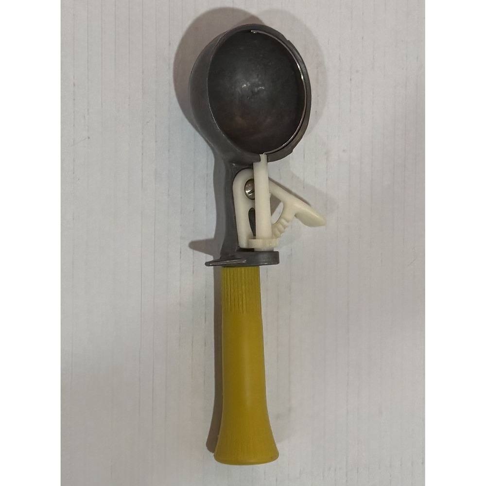 Vintage Metal Ice Cream Scoop w/ Trigger Handle – Yellow Handle – USA Made - Picture 6 of 8